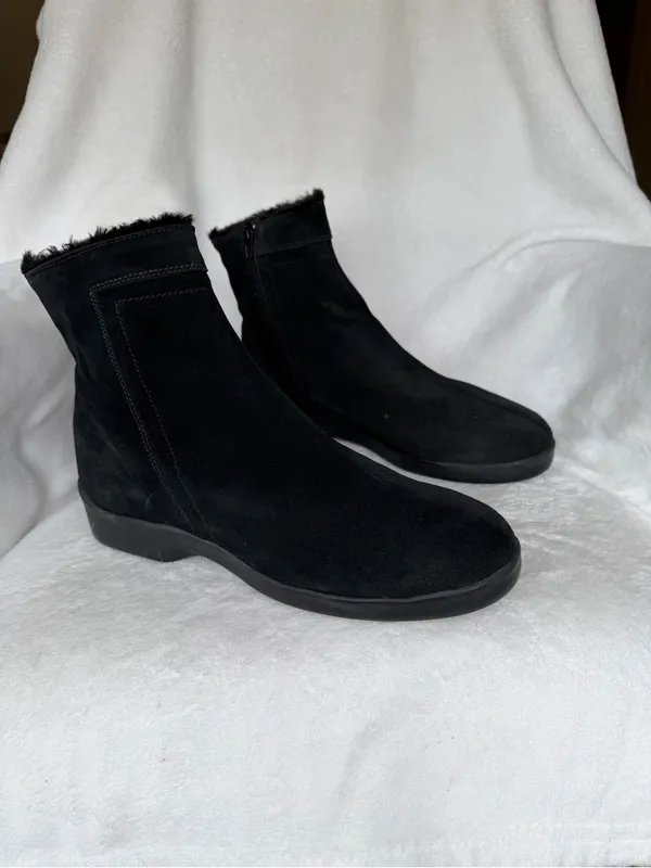 Santana Canada Black Suede Faux-Fur Trim Ankle Boots New - Image 7
