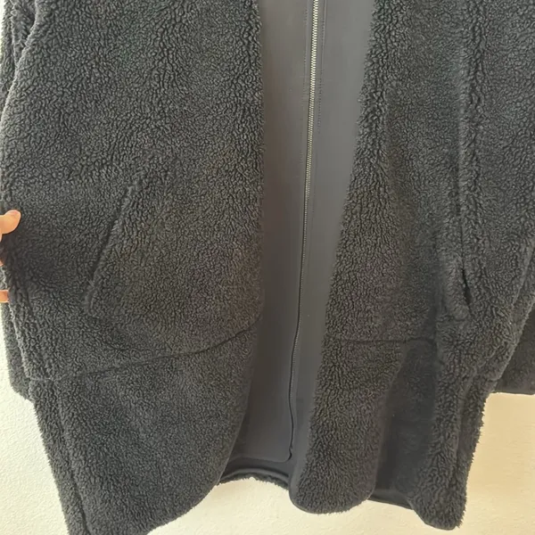 Lululemon 14 Collarless Textured Fleece Full Zip in Black - Image 9