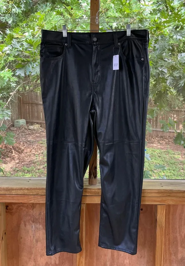 Gap Women's Cheeky Straight High Rise Pants Black Vegan Leather Size 18R. NEW - Image 3