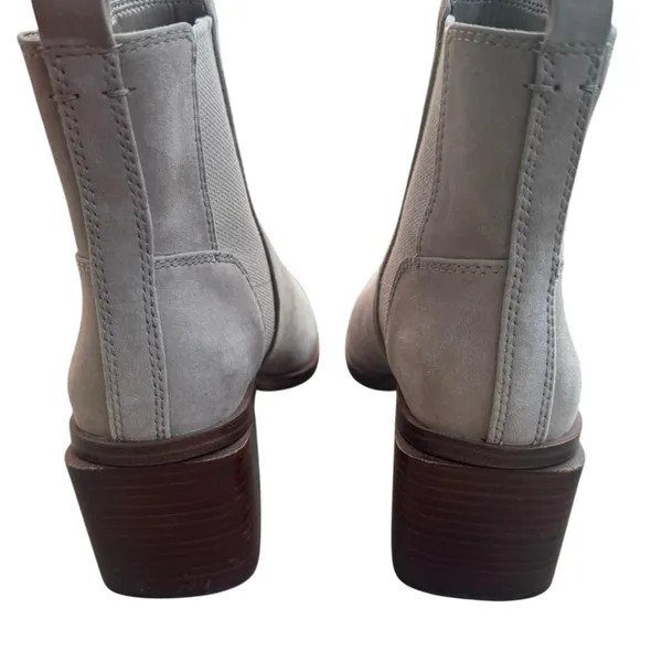 Vince Camuto Kreshna Suede Chelsea Ankle Boots Size 8 Block Heel - Image 6