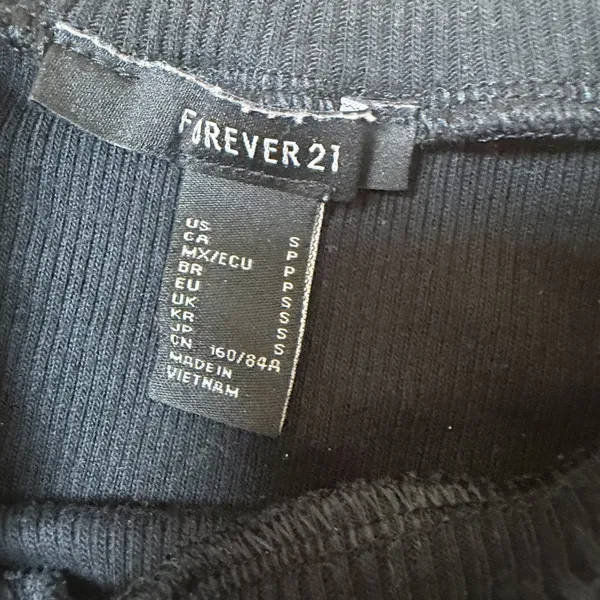 FOREVER 21 Cropped Ribbed Baby T Tee Shirt Top Black Size Small - Image 6