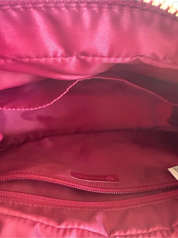 lululemon athletica City Essentials Shoulder Bag in Berry Rumble (BRML) - Image 7
