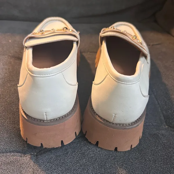 Cushionare Chic Cream Loafers with Gold Accent - Image 4