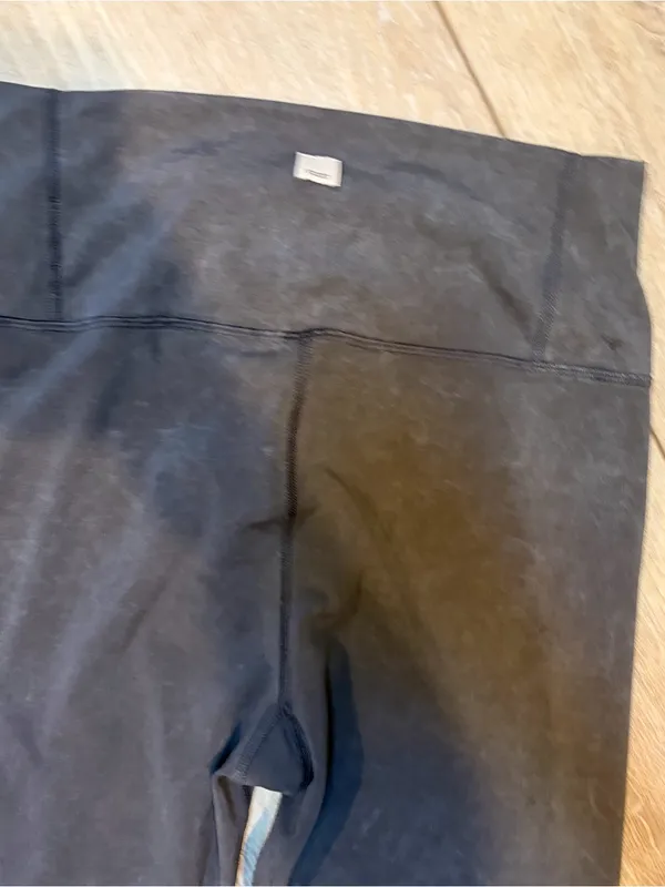 Vuori Washed Studio Legging Gray Washed in Charcoal M - Image 13