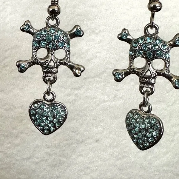 Blue skull and heart rhinestone drop earrings - Image 7