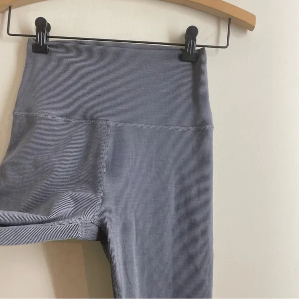 Beyond Yoga Ribbed High Rise Leggings Gray size M *flaw* - Image 5