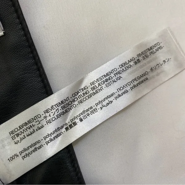 Everyday Capsule Zara blogger Fave minimalist black faux leather pants - Image 8