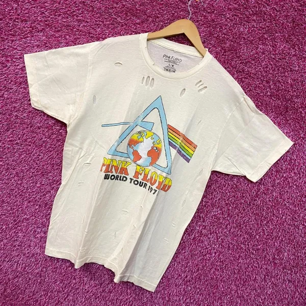 Pink Floyd World Tour 1977 Cream distressed Tshirt size Large - Image 3