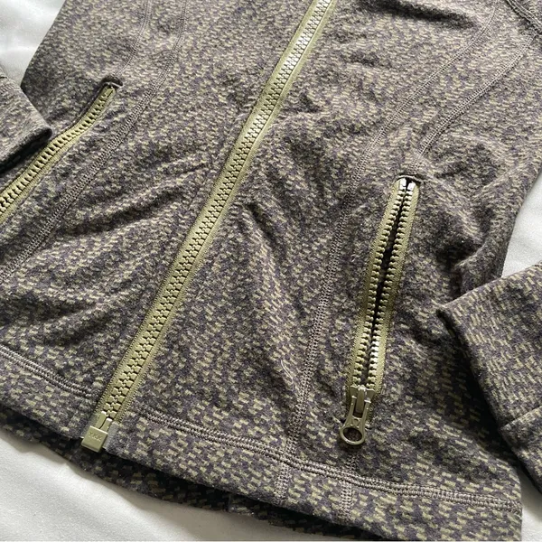 Lululemon Define Jacket in Brave Olive Size 4 - Image 11