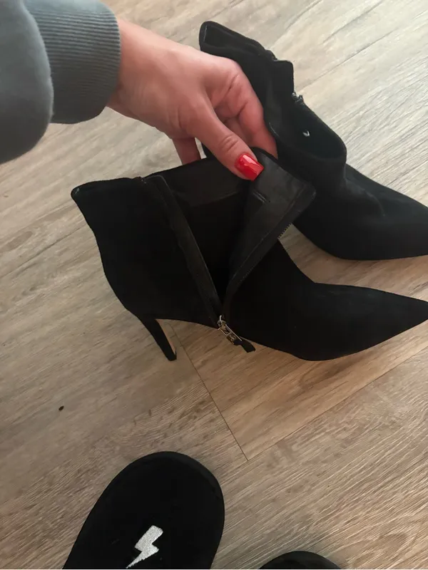 SAM EDELMAN BLACK SUEDE POINTED TOE BOOTIES US8.5 - Image 6