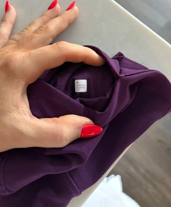 Lululemon Matching Set Dramatic Magenta 25" Align Leggings With Pockets And Energy Bra - Image 6