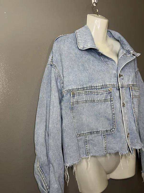 ZARA Denim Jacket Womens Small Cropped Raw Hem Oversized Pockets Button Front - Image 3