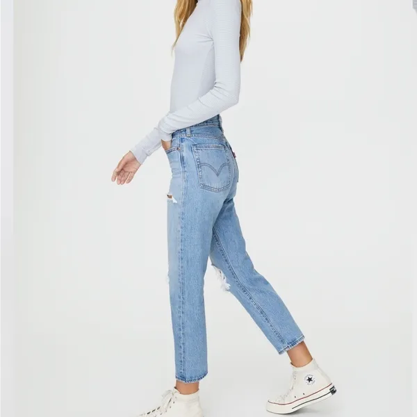 Levi’s Wedgie Straight Distressed Jeans‎ in Blue Size 25 - Image 12