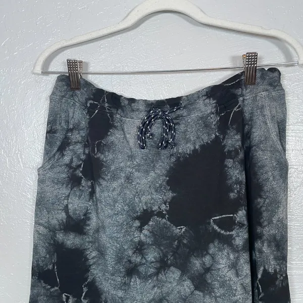 Sundry Women 2 Black Gray Tie Dye French Terry Skirt Athleisure Comfort Beach - Image 3