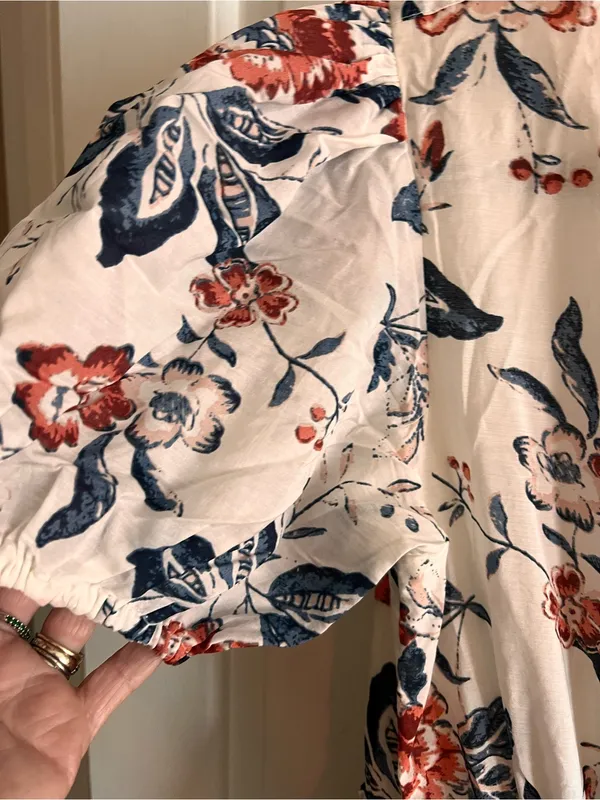 Lucky Brand White Maxi Dress with Red and Navy Floral Print - Image 3