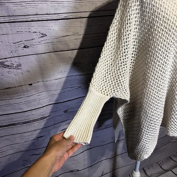 Aeropostale Cream Beige Knit Poncho Size Small/Medium - Image 2