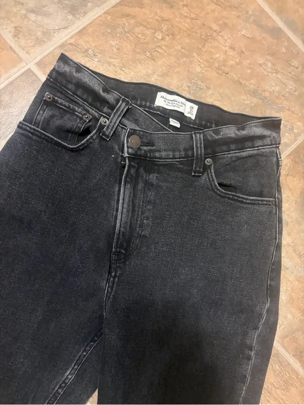 Abercrombie & Fitch Women's Black Straight-Leg Jeans 26/2s - Image 2