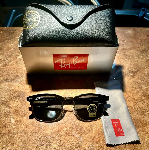 Ray-Ban Clubmaster Black Gold Sunglasses Classic Polarized RB3016 With Case - Image 2