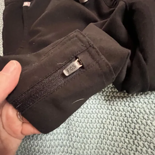 Figs Scrubs Technical Livingston Pants Size Medium EUC - Image 3