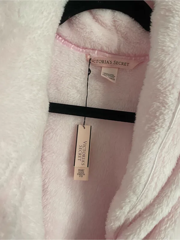 NWT Victoria's Secret Soft Plush Light Pink Robe Size Medium/Large - Image 4