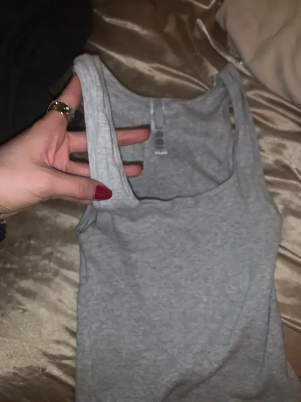 grey tank - Image 4