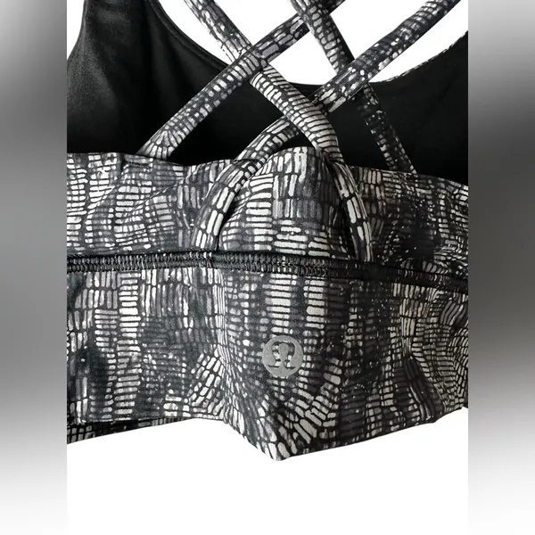 Lululemon Energy Longline Bra Medium Support B–D‎ Cups White Black Size 6 - Image 7