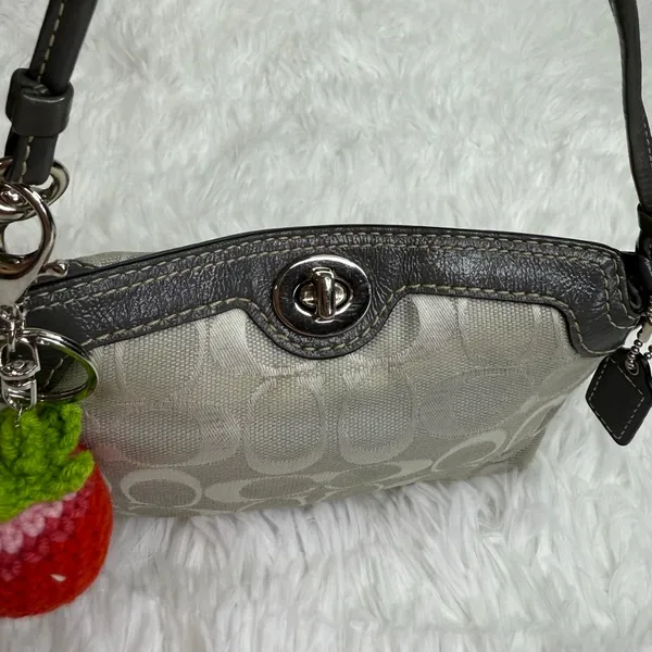 y2k COACH Gray Signature Canvas Mini Purse / Wristlet - Image 6