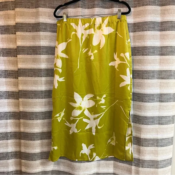Calvin Klein Green Floral Print Skirt Size Medium‎ - Image 2