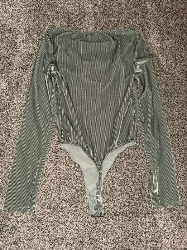 Out From Under Urban Outfitters Green Velvet Ribbed Cutout Long Sleeve Bodysuit - Image 4
