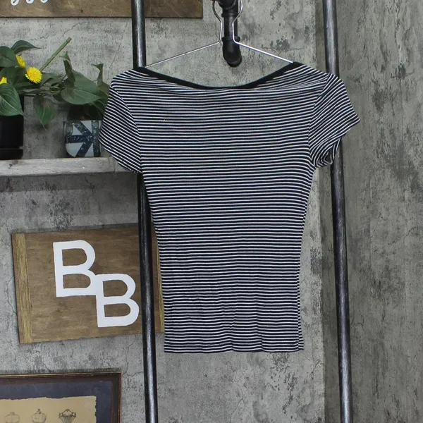 NWT Polly & Esther Juniors Striped Scoop-Neck Skimmer T-Shirt Black Stripe S - Image 3