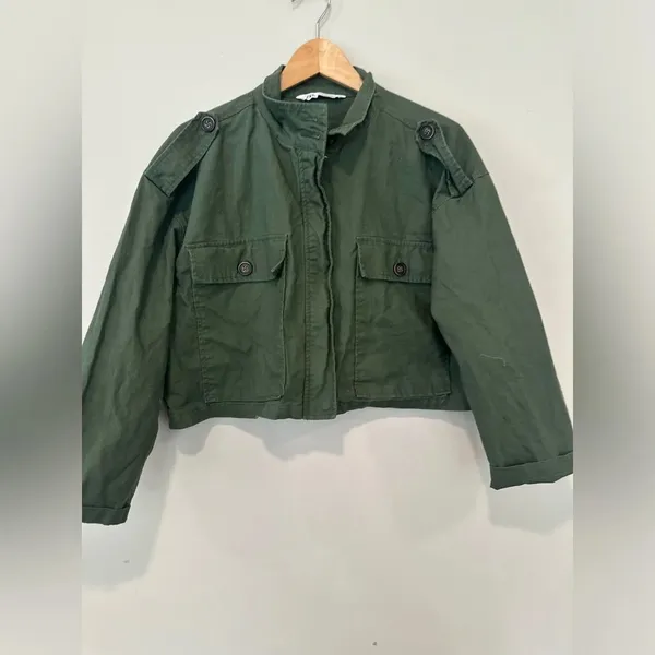 Zara military green Utility cropped jacket women size Medium - Image 9