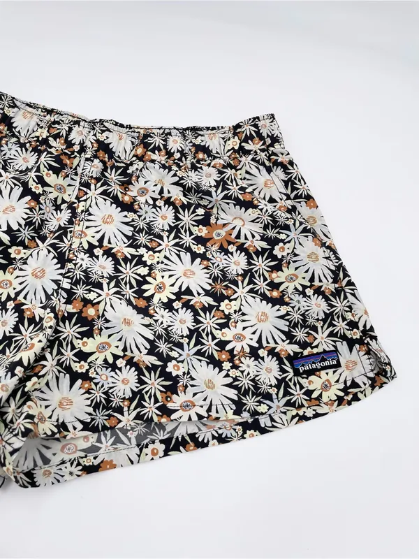 Patagonia Women's 2.5" Barely Baggies Multifunction Shorts Size Small Floral - Image 3