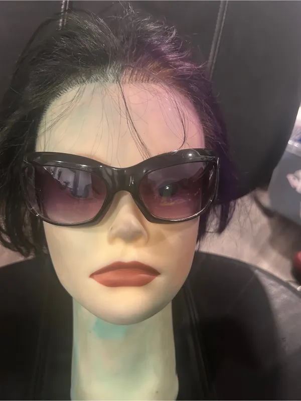 Classic Black Oversized Women's Sunglasses - Image 2