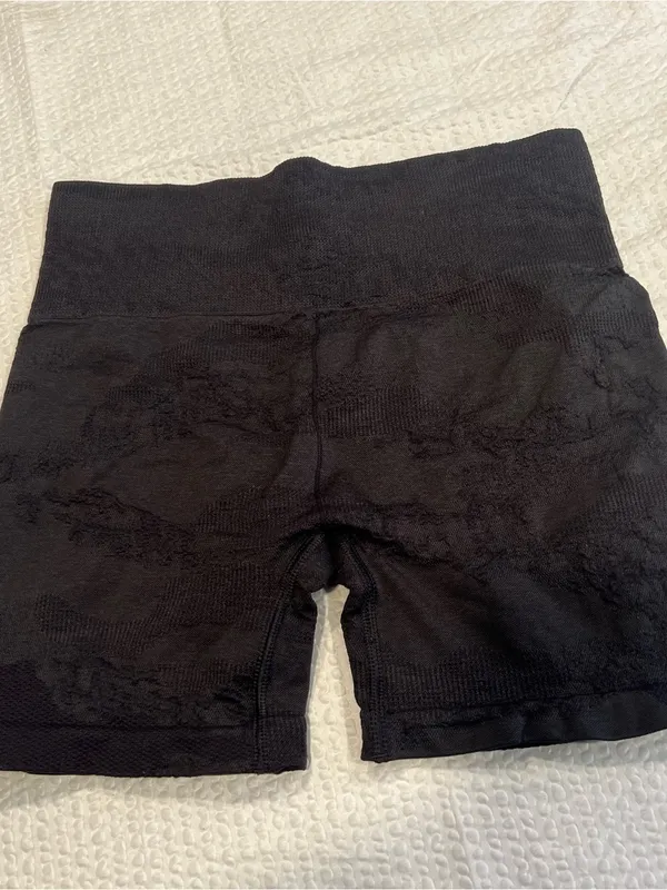 Gymshark black shorts women Small - Image 4