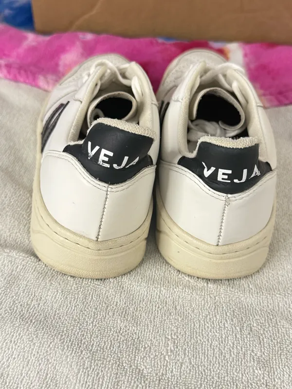 Veja Women's Running Shoes Size 7 - Image 3