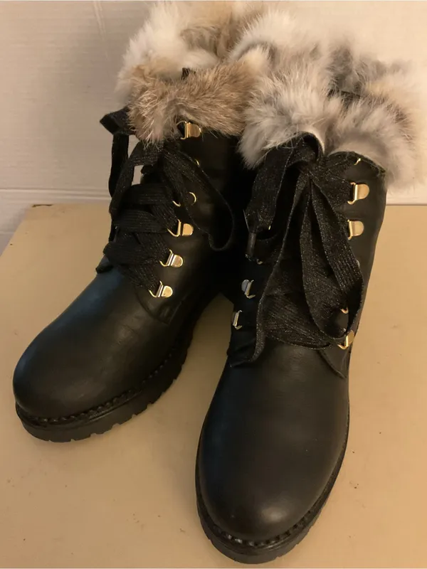 275 Central women black leather fur platform combat waterproof boots US 8 - Image 4