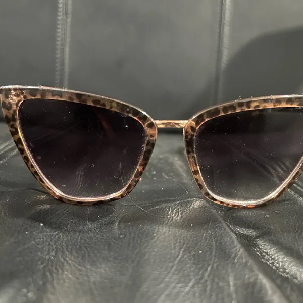 Steve Madden Tortoise Shell Sunglasses - Image 3