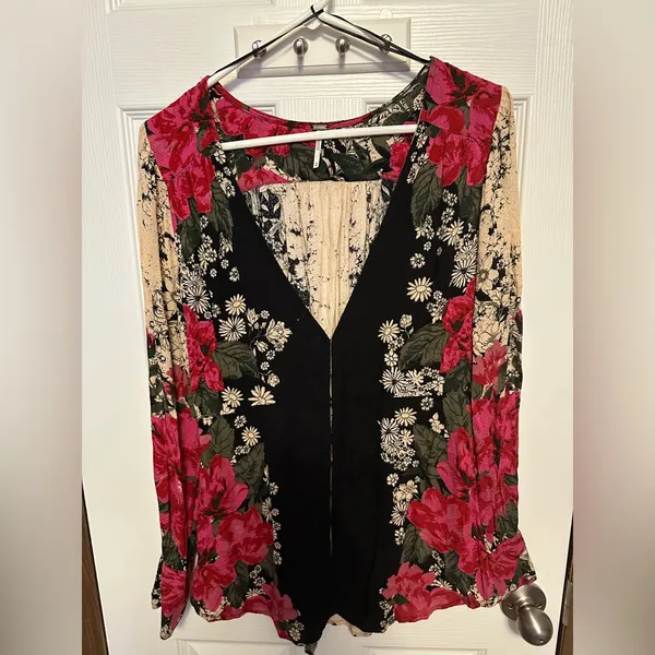 Free People Black and Pink Floral Blouse - Image 3