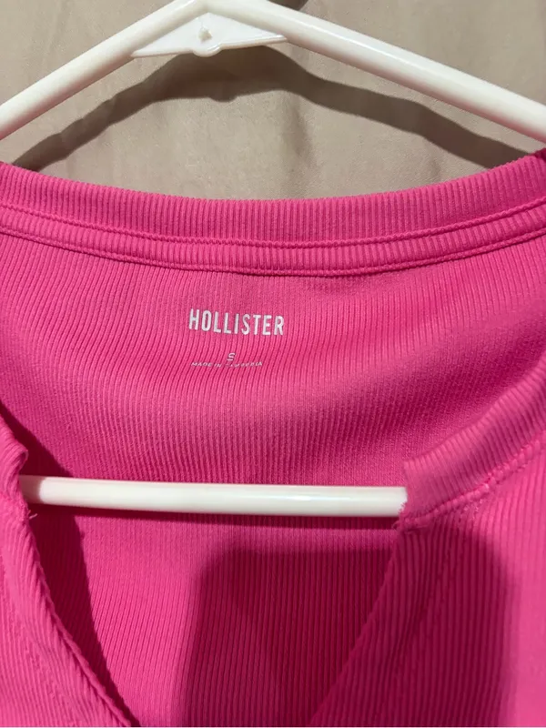 Hollister T-shirt - Image 2