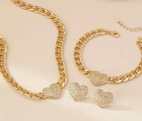 Sparkling Gold Heart Jewelry Set - Image 4