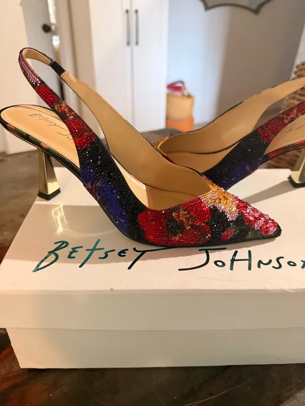 Betsey Johnson SIZE 8.5 sling back high heels - Image 3