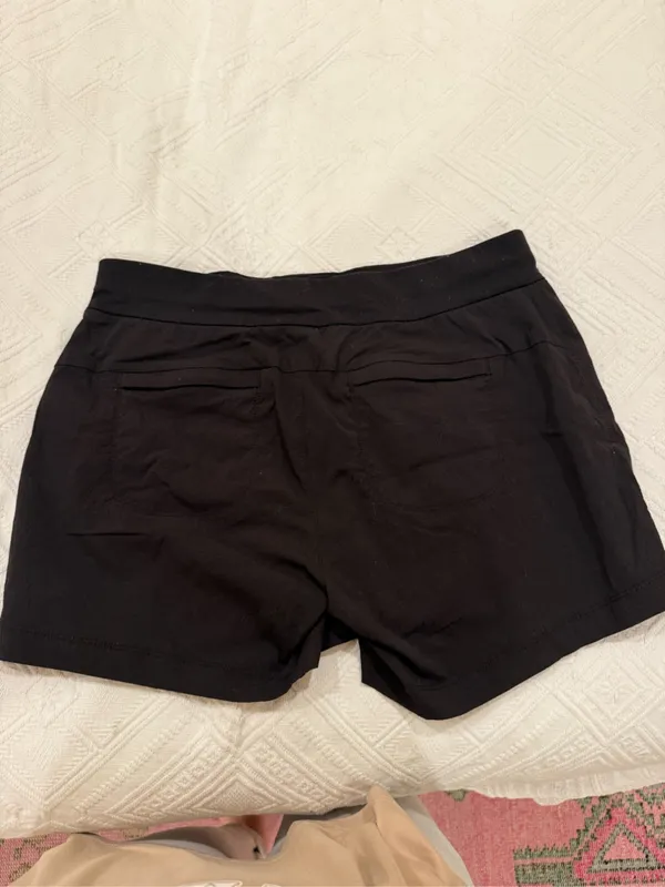 Athleta Women's Black Casual Utility Shorts size 8 - Image 3