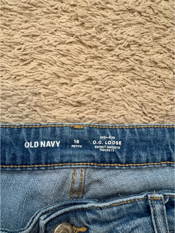 Old navy high rise OG loose ripped jeans - Image 4