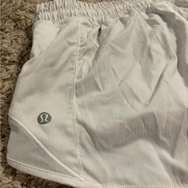 Lululemon white hotty hots 2.5” - Image 3
