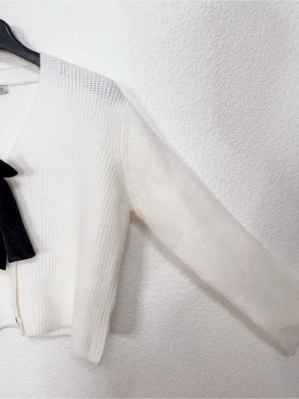 Miss Sparkling White Cropped Cardigan with Removable Black Velvet Bow Pin - Image 4