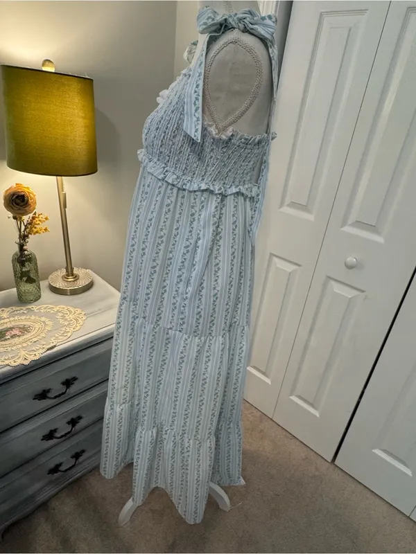 Ivory & Blue Floral Striped Smocked Tie-Shoulder Maxi Dress | Size Large - Image 7