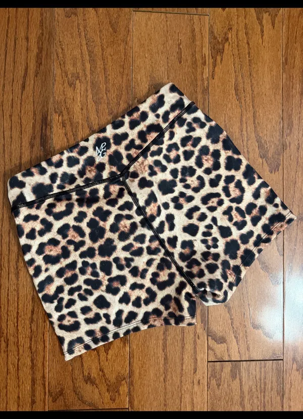 Missguided Leopard Active hustle shorts - Size Medium. ***Refer to measurement. Gently warn and Excellent condition. Measurements approximately 14” waste not fully stretched out x 12” long. Non-smoking home. Sold as is. Priced to sell at as is condition. If you don’t like my price make reasonable offers. - Image 2