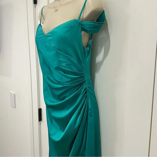 Hello Molly Luxury Affair Satin Maxi Dress Off Shoulder Green 8 Prom Wedding - Image 7