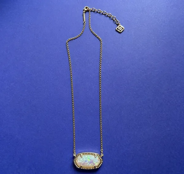 Kendra Scott Gold Necklace Pendant Elisa - Image 5