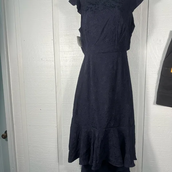 Lulus Navy Flutter Sleeve Open Back MIDI Size XL NWOT - Image 2